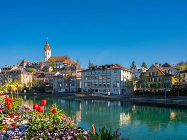 Schoene Ferienwohnung Mit Seeblick Thun Exteriér fotografie